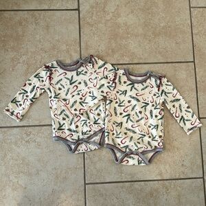 Two Burt’s Bees Baby Christmas Onesie Bodysuit 6-9M Twin